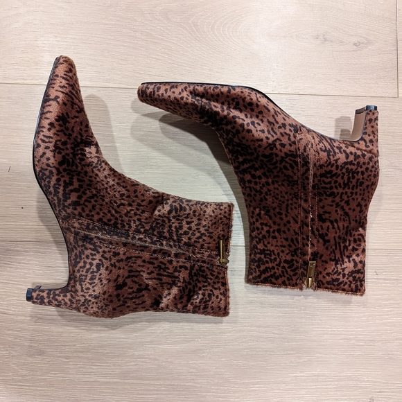 Leopard Print Ankle Boots with fur texture - Picture 7 of 12